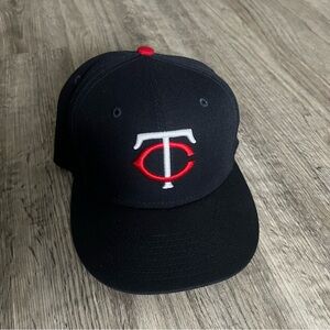 Minnesota Twins New Era Fitted Hat Size 7 3/8 Blue